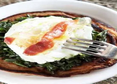Blinis à la châtaigne, bettes et oeuf poché