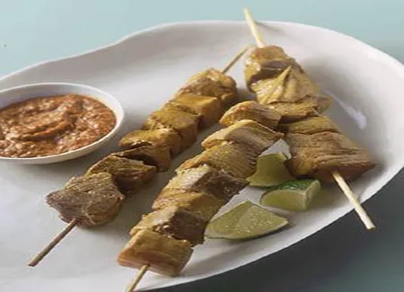 Brochettes de thon rouge, sauce satay