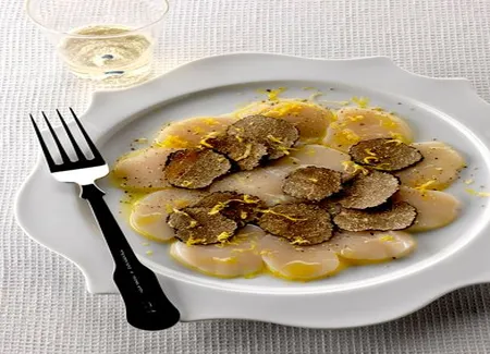 Carpaccio de saint-jacques à la truffe