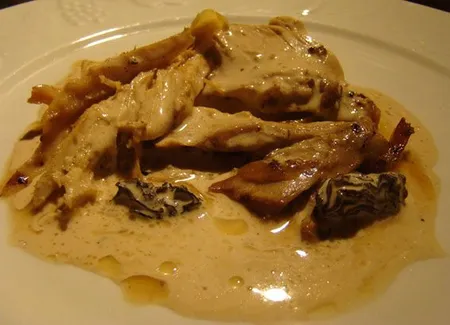 Chapon farci et ses morilles