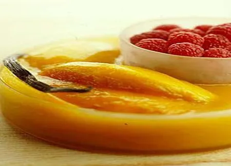 Compotée de mangue au miel et framboises