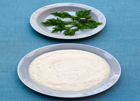 Crème de céleri, feuilles croustillantes
