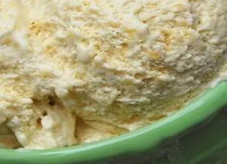 Crème glacée aux pêches, miel et romarin