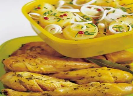 Cuisses de poulet froid et salade de pommes de terre