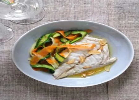 Dorade et tagliatelles de légumes