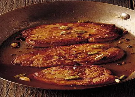 Escalopes de foie gras poêlées à la cardamome