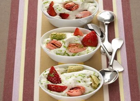 Fraises chantilly-macarons