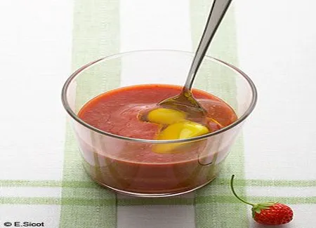 Gaspacho de fraises, glaçon olive