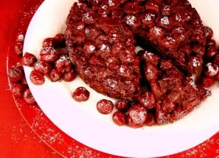 Gâteau à l'envers 3c (chocolat, cannelle, cerises)