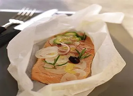 Papillotes aux deux oignons et aux olives