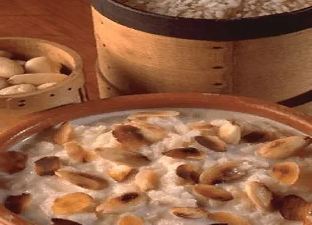 Riz au lait parfumé à l'amande amère