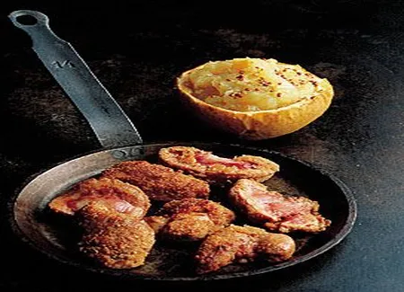 Rognons panés et compote de pommes