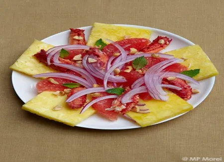 Salade ananas, agrumes et crabe