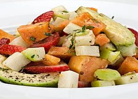 Salade de papaye, avocat et fraise