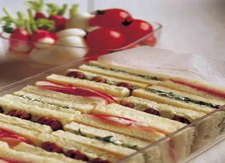 Sandwichs au tarama, au roquefort et au cresson