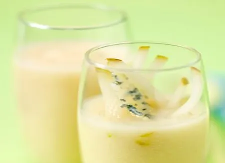 Soupe de céleri, poire et fourme