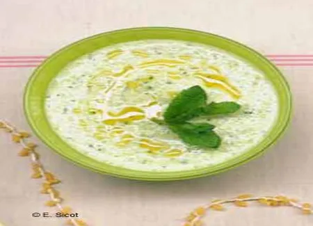 Soupe froide de courgettes à la menthe