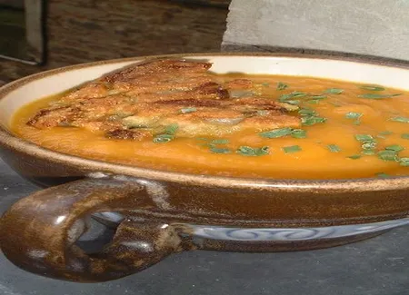 Soupe toute carotte et croûtons d'endive