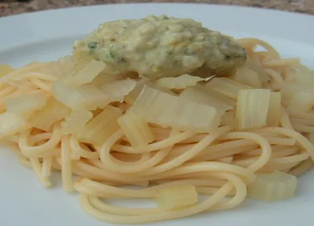 Spaghetti au pesto et au céleri