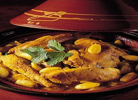 Tajine de poulet aux amandes