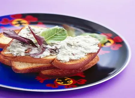 Tartines de roquefort aux pousses