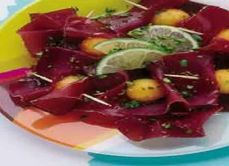 Viande des grisons, melon, citron vert et pistaches
