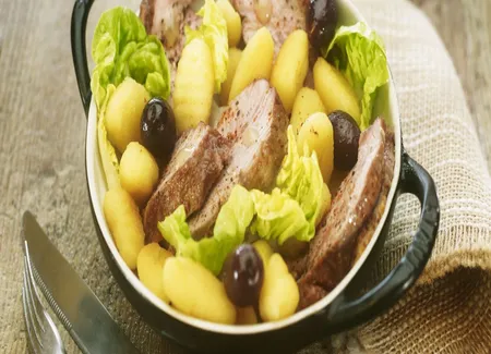 Agneau doux de l'aveyron, piment, olives noires et citron