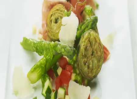 Barigoule de légumes parfumées au basilic, copeaux de parmesan et pata negra