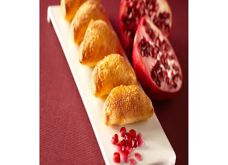 Bichon à la cassonade, compote de rhubarbe à la grenadine