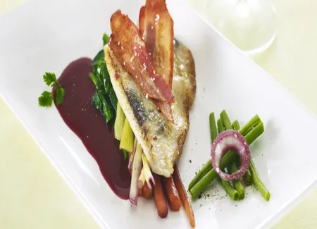 Blanc de turbot, lie de vin, haricots verts « beurre »