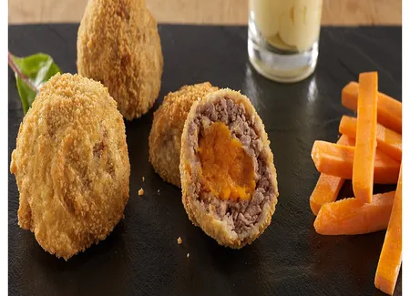 Enfance, enfance... boulettes surprises de bœuf frites, carottes fondantes et croquantes, mayonnaise grand-mère