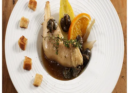 Braisée de pieds d'agneau, orange à jus, cumin et échalotes confites, petits gris de bourgogne