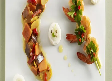 Brochettes de gambas à la citronnelle et légumes cuisinés à la thaï