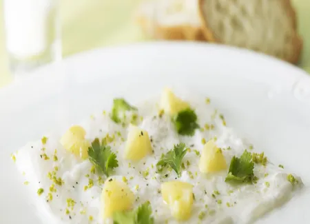 Carpaccio de st pierre, mariné au citron vert et coco, coriandre fraîche