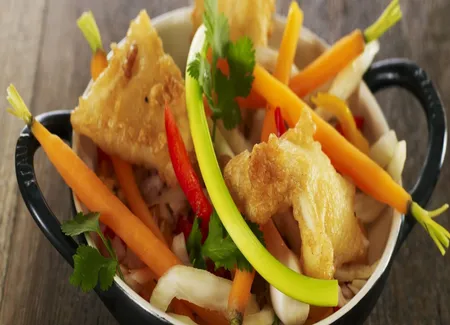 Cassolette de légumes façon barigoule, tempura de petits encornets