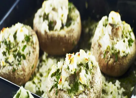 Champignons farcis aux herbes et à la feta