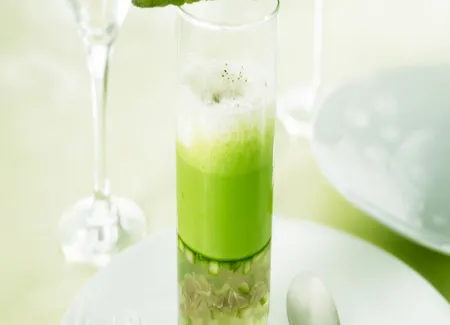 Crème d'asperges vertes frappées au lait d'amande douce