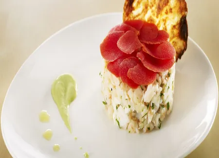 Crème d'avocat, tartare mi-cuit de langoustine, parfum de curry