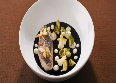 Daurade de méditerranée légumes à la niçoise et sauce au citron confit