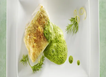 Dos de cabillaud rôti, viennoise noisette-citron & yaourt aux herbes