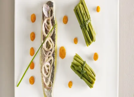 Filets de daurade à l'échalote, fagots de haricots verts