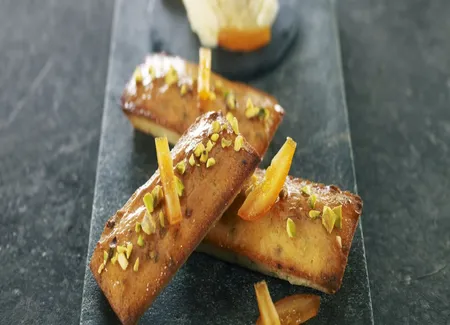 Financiers aux éclats de pistaches de sicile et d'oranges confites