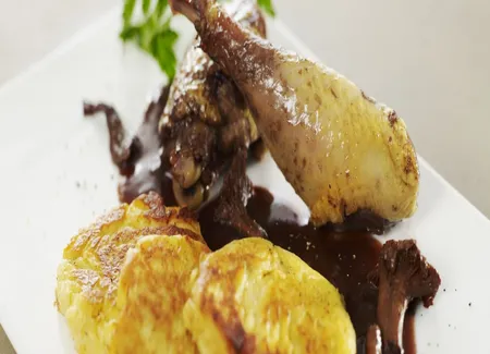 Fricassée de volaille, champignons sauvages & crêpes parmentières