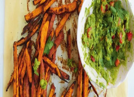 Frites de patates douces et guacamole