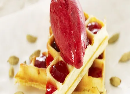 Gaufres, glace cardamome à la confiture de fraise