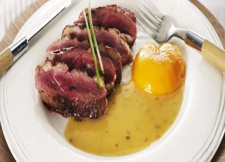 Magret de canard aux pêches