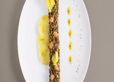 Petite salade de lentilles, ananas et saumon fumé