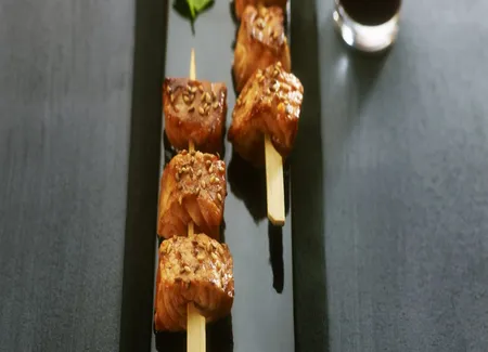 Petites brochettes de saumon sauce soja