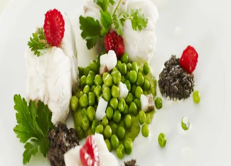 Pièce de lotte confite et duo de petits pois, émulsion à l'huile d'olive noire du pays cathare et citron jaune