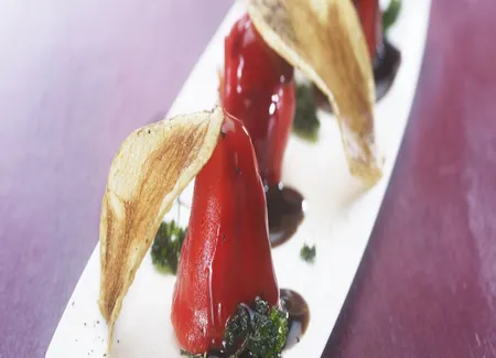 Piquillos farcis de queue de bœuf braisée au vin rouge et olives noires